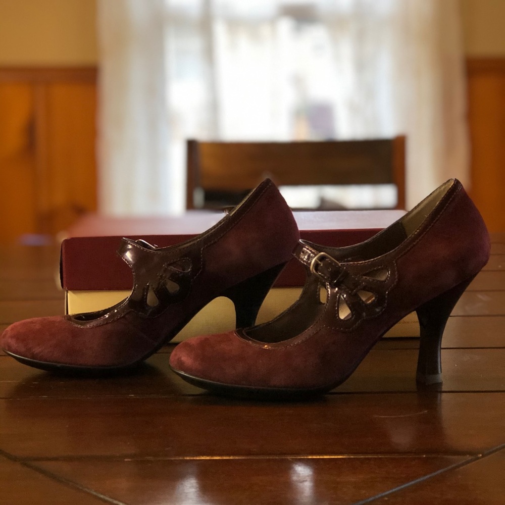 8.5 Sofft Burgandy Retro Heels